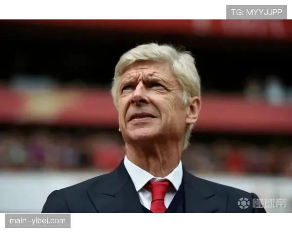 温格重返阿森纳为马努姆颁发最佳球员奖，教授回家引温情时刻