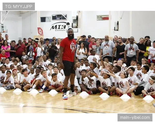 人物特写：汤加前锋西奥内·塔乌莫佩劳在社区开设免费训练营